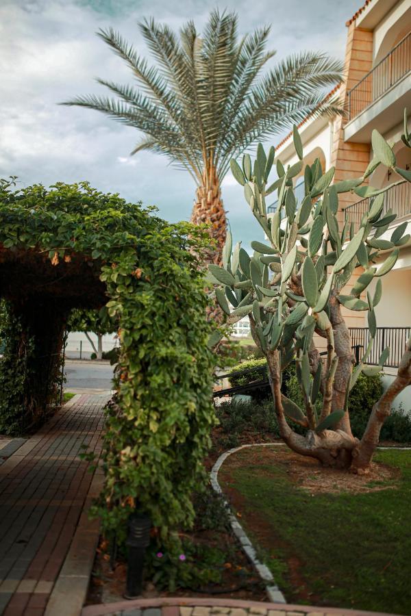 Fantastic 4 Cyprus First Line Beachfront Boghaz Εξωτερικό φωτογραφία